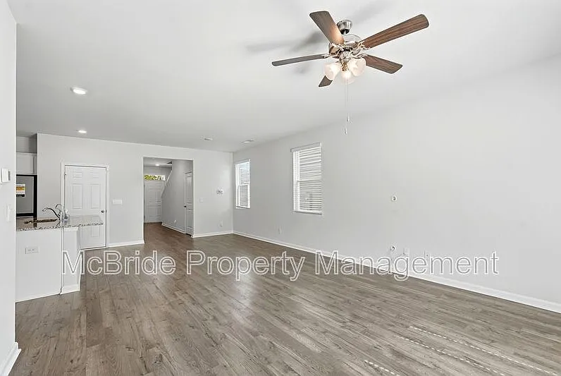 5 bed, 3.0 bath, 2361 sqft, $2,800 — Photo 4