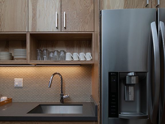 5th image of 901 Hiawatha Pl S #209