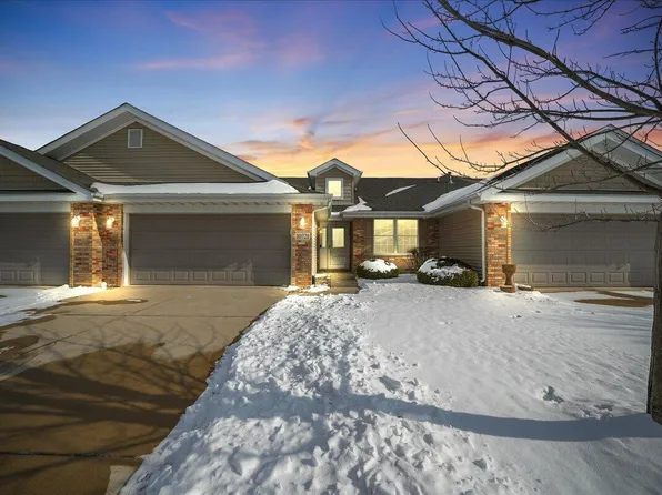 10721 Maple Lane St, Saint John, IN 46373
