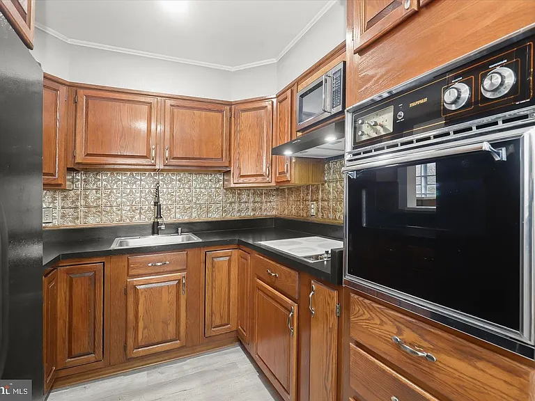 517 Winters Ln — Photo 13