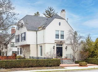 17 Lake Shore Rd, Grosse Pointe Farms, MI 48236