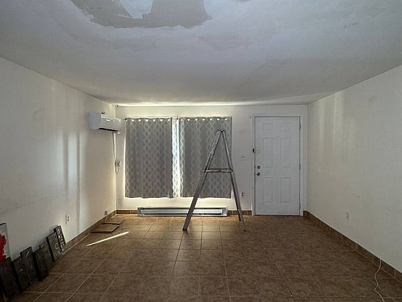 4th image of 415 Pacific Ave #1