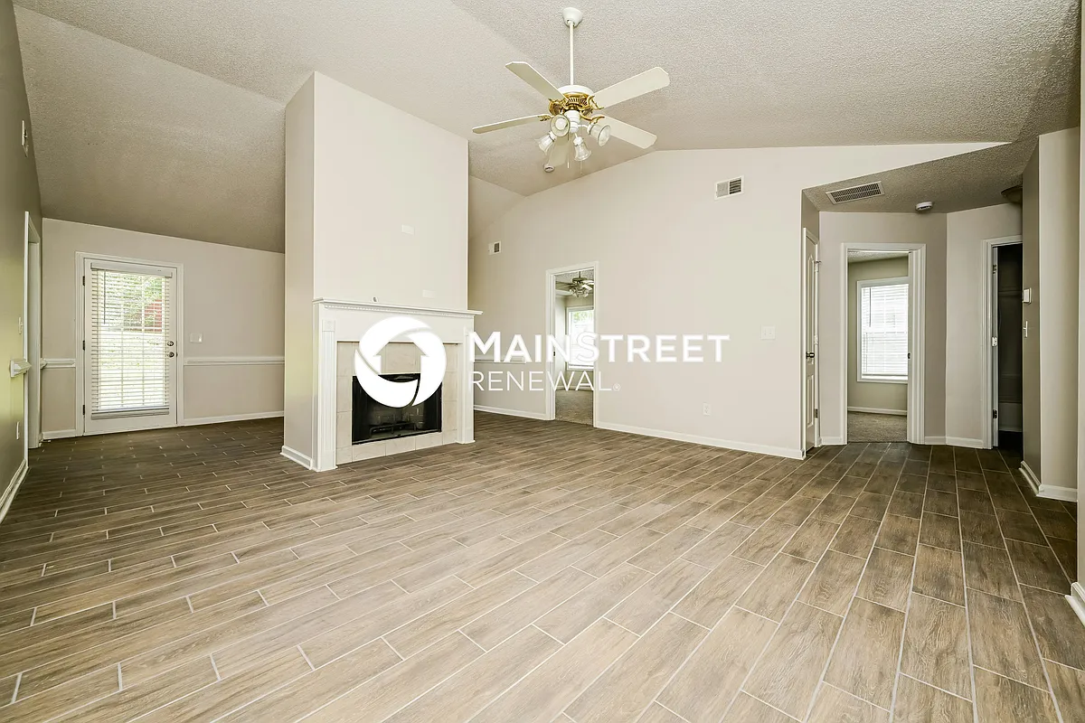 Living Room - 10311 Commons Xing