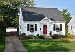 426 Canterbury Rd, Bay Village, OH 44140