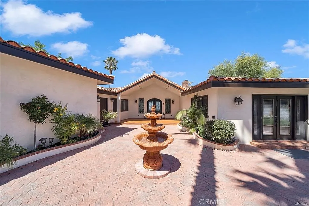5 bed, 5064 sqft, $10,500 — Photo 1