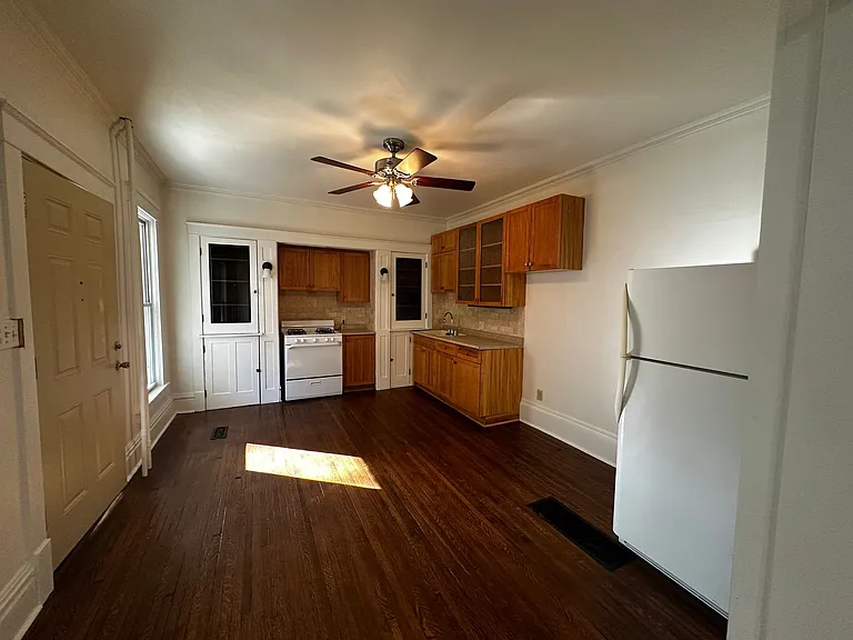227 N Washington St — Photo 6