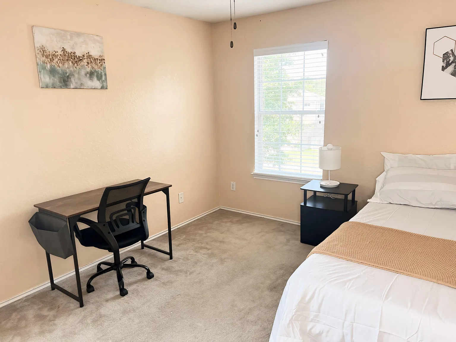4 bed, 3.0 bath, 2900 sqft, $685 — Photo 4