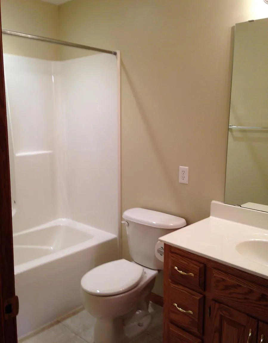 3 bed, 2.5 bath, 1826 sqft, $1,970 — Photo 4