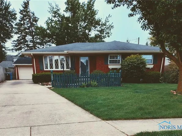 305 Ponderosa Dr, Oregon, OH 43616