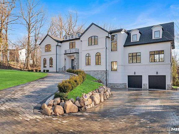 3rd image of 28 Ellens Way