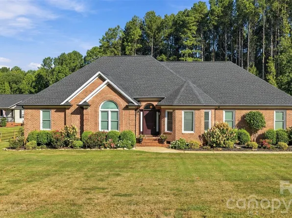 935 Killian Rd, Stanley, NC 28164
