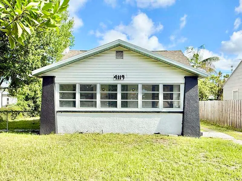 3 bed, 2.0 bath, 1362 sqft, $2,295 — Photo 2