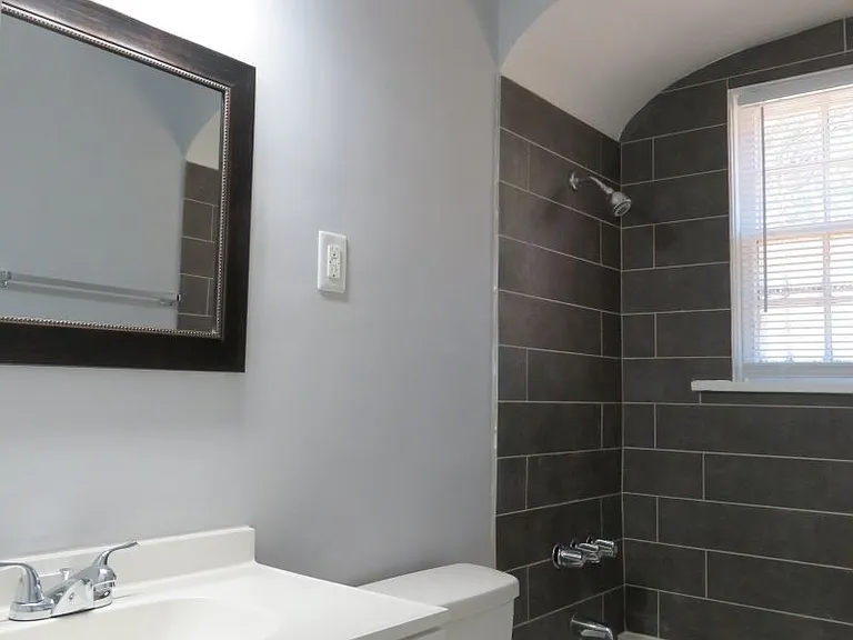 1612 Netherwood Ave — Photo 2
