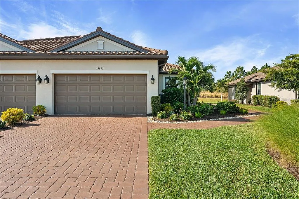 2 bed, 2.0 bath, 1558 sqft, $7,950 — Photo 1