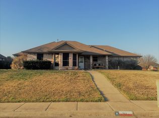 711 Stanford Dr, Waxahachie, TX 75165