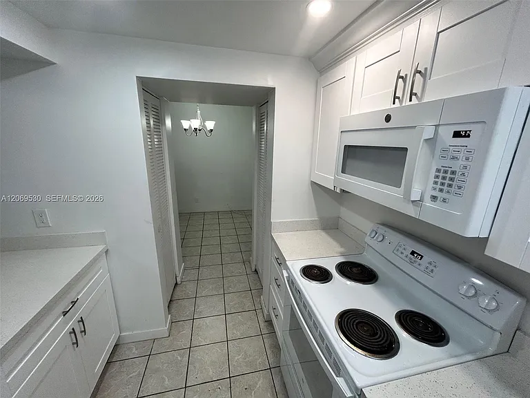 815 SW 30th St #J — Photo 6