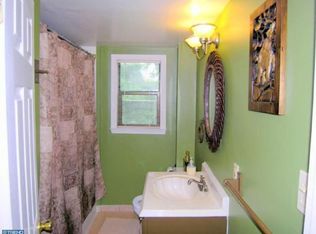 2883 Cushing Rd, Camden, NJ 08104