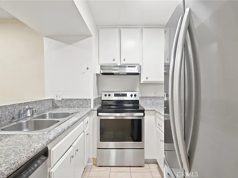 15425 Sherman Way #101 — Photo 5