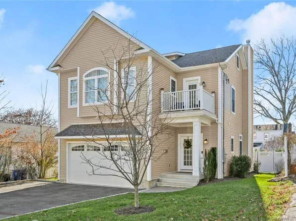 135 Crane Street, Fairfield, CT 06825
