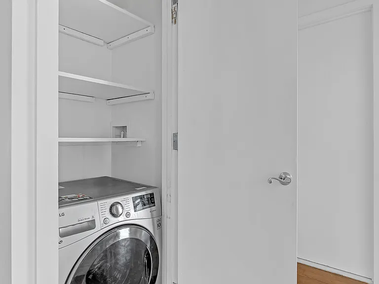 419 E 117th St #PENTHOUSE — Photo 17