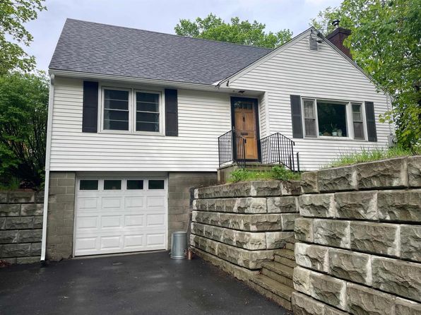 11 Maple Street, Brattleboro, VT 05350