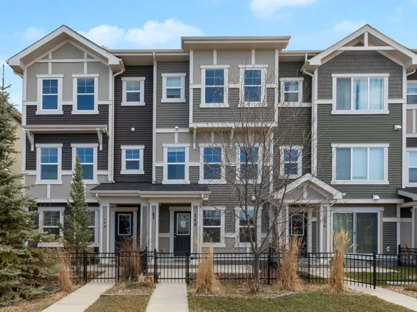 140 E Sundown Rd, Cochrane, AB T4C 2M5