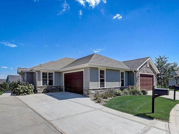 2nd image of 910 Whispering Pines Cir