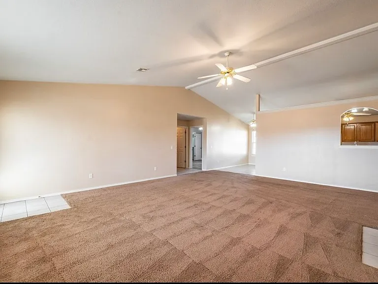1309 E Glendale Ln — Photo 2