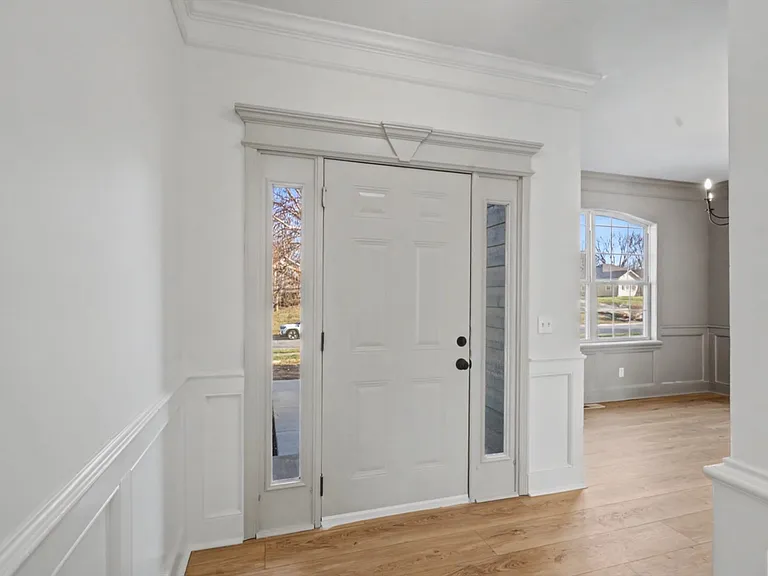 121 Hillside Dr — Photo 3