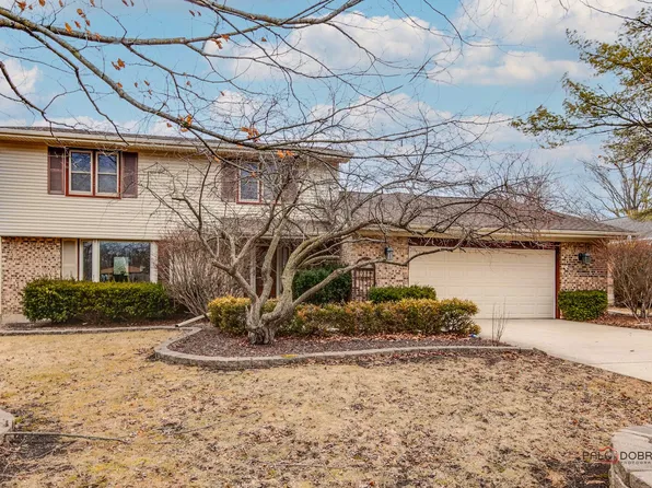 15150 W Clover Ln, Libertyville, IL 60048