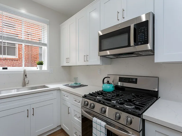 149 S Los Robles Ave — Photo 34