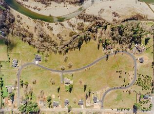 578 E Forks Cir, Cave Junction, OR 97523