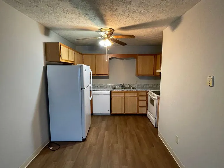 407 W Main St — Photo 3