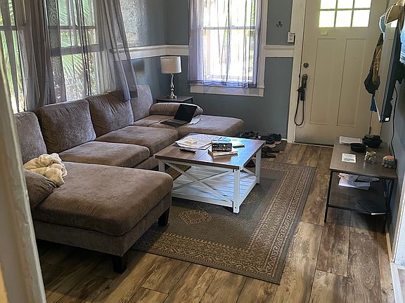 2nd image of 100 Manako Ln