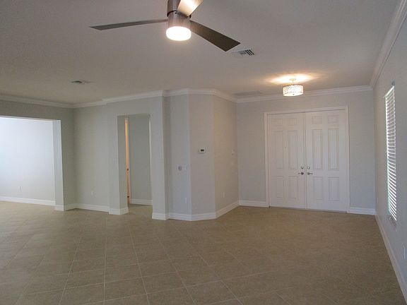 4th image of 3343 Pacific Dr