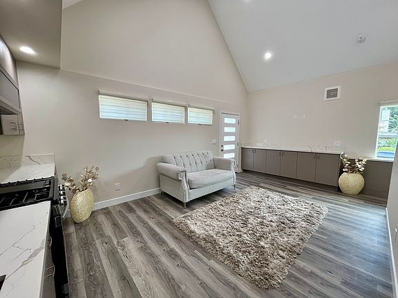 4th image of 12103 Bradford Pl