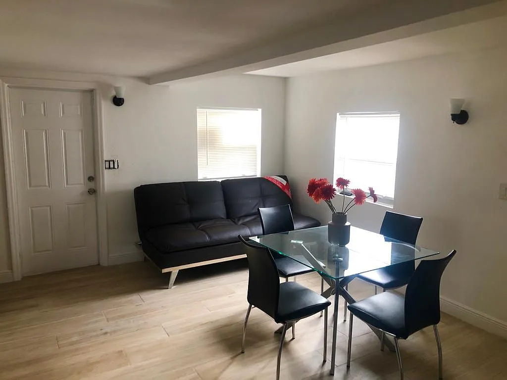1 bed, 720 sqft, $1,800 — Photo 4