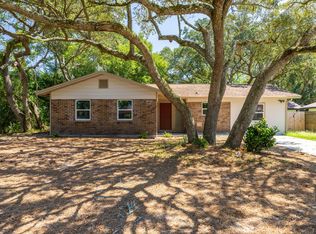 64 Oak Ln, Shalimar, FL 32579
