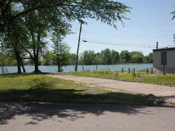 145 Lakeshore, West Memphis, AR 72301