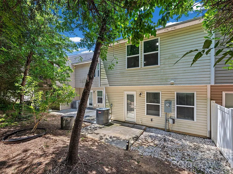 9612 Brackenview Ct — Photo 32