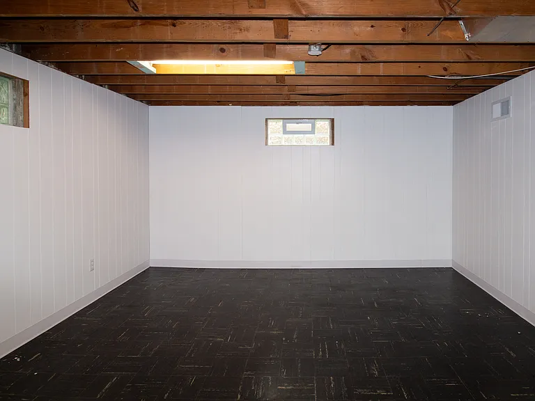 340 Calvert Ave — Photo 20