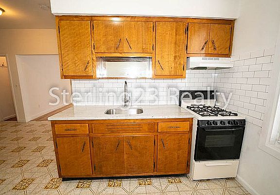 4th image of 24-11 29th St #1R