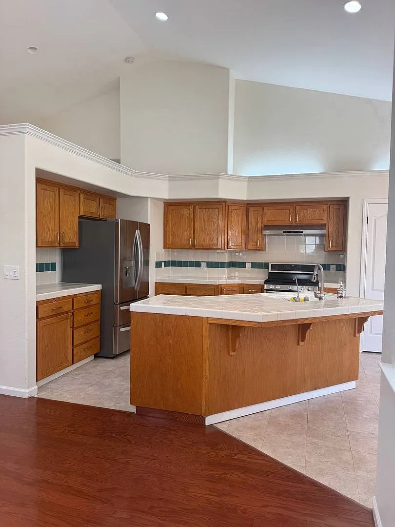 Charming 4-Bedroom Home with Solar & Spacious Yard — Photo 3