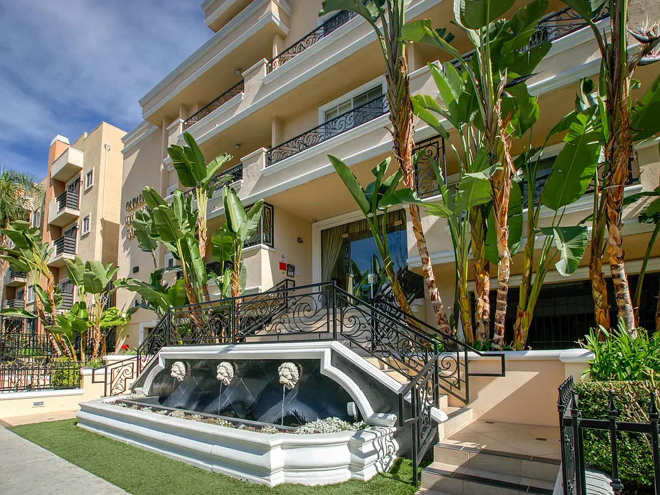 Mid-Wilshire Catalina