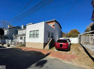 220 9th St, Upland, PA 19015