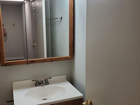 5th image of 5915 W Higgins Ave APT Ge