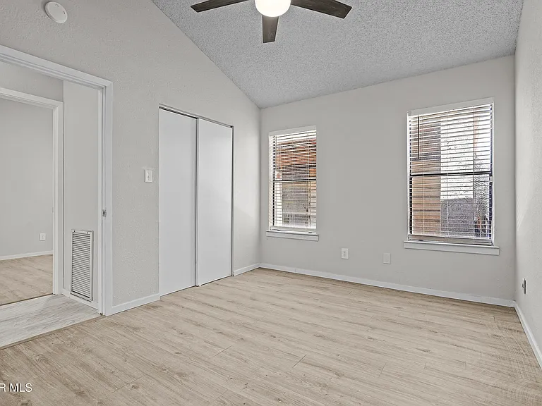 10720 Chert St — Photo 28