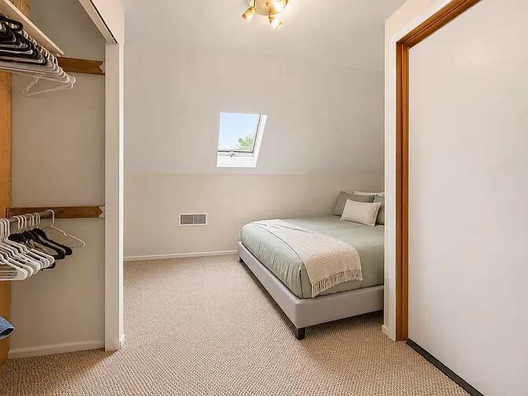 1037 N Honore St #2F — Photo 8