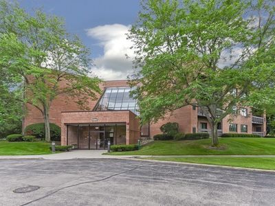 1088 Shermer Rd APT 302, Northbrook, IL, 60062
