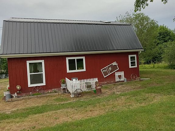 2nd image of 958 Main St